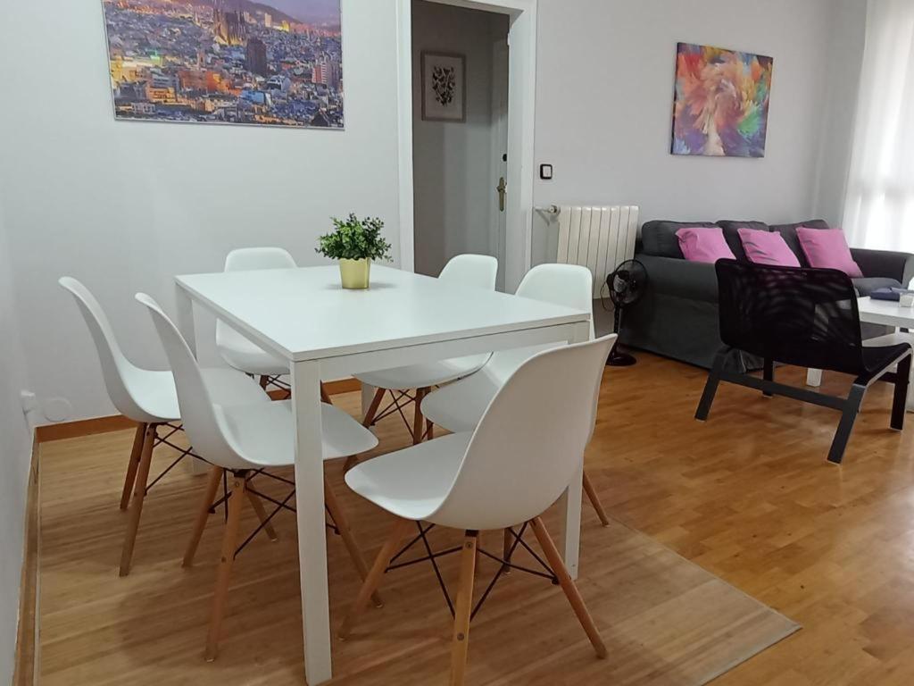 Sant Jordi Pisos - Dos De Maig Apartment Barcelona Bagian luar foto